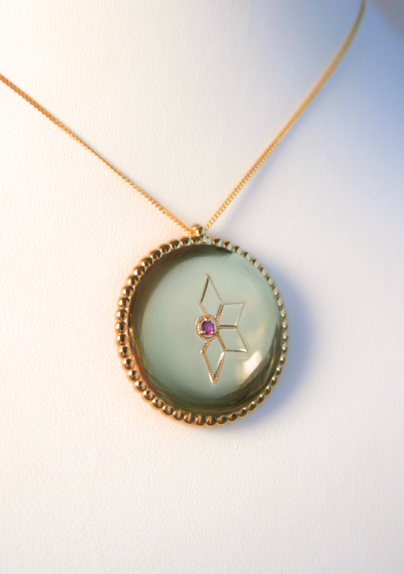 Médaillon Radiant - Edition Rhodolite